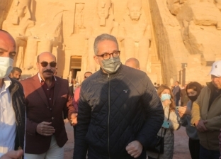 وزير السياحة والآثار ومحافظ أسوان يشهدان تعامد الشمس بمعبد أبو سمبل