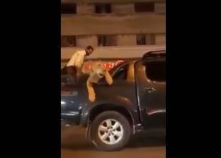 بالفيديو| أسد يتجول في شوارع باكستان