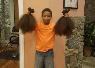 بالصور| طفل أمريكي يهدي شعره لأطفال السرطان