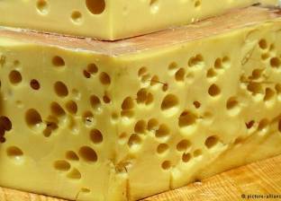 "دراسة": "الجبنة" مثل المخدرات في إدمانها