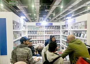 بعد وفاة محمد خليفة.. الحزن يخيم على جناح "دار الكنزي" بمعرض الكتاب