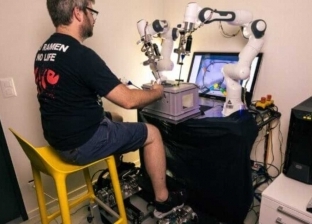ابتكار «روبوت» جديد يساعد الجراحين على إجراء العمليات بأقدامهم