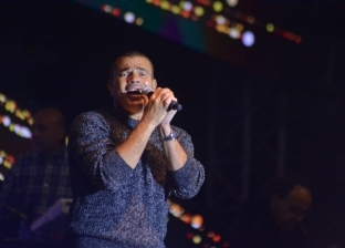 "أول يوم في البعد".. هكذا يشوق عمرو دياب الجمهور لألبوماته
