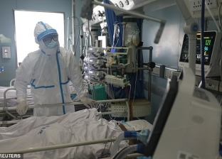 أطباء صينيون يستخدمون "بلازما المتعافين" لعلاج مرضى كورونا