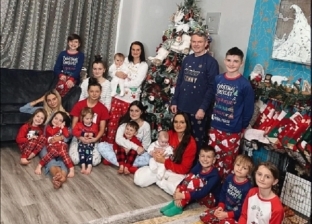 احتفالات عيد الميلاد.. عائلة تشتري هدايا لأطفالها بـ107 آلاف جنيه