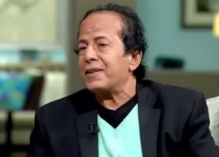 نقل الفنان عادل الفار للعناية المركزة بسبب غيبوبة كبدية.. ونجله: حالته حرجة