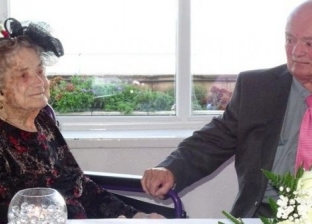 بالصور| مسنة عمرها 100 عام تتزوج من ثالث فرسان أحلامها