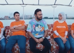 متطوعون يروون تجاربهم في "أتوبيس السعادة" مع أحمد يونس