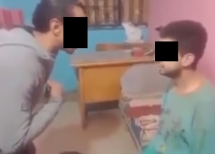 فيديو تنمر على معاق بفيسبوك يثير غضب المتابعين: ربطوا رجليه وكشفوا عورته
