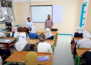 أحمد يونس يقدم درسا عن التنمر في فصل بمدرسة في وادي النطرون (فيديو)