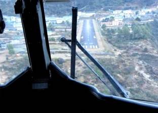 بالفيديو| لقطات لإقلاع الطائرات من أخطر مطار في العالم