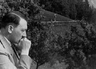 لـ"هتلر" هوايات أخرى.. لوحة رسمها النازي تباع بـ75 سنتا في "البراغيث"