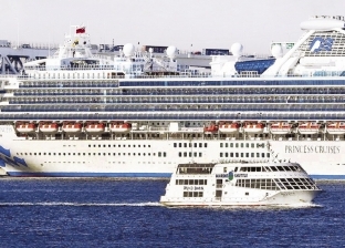 اليابان تكثف جهودها لمواجهة انتقادات بشأن تعاملها على سفينة كورونا