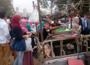 بالصور| بائع "غزل بنات": "فرحتنا في العيد بلمتنا وربنا يحمي مصر"