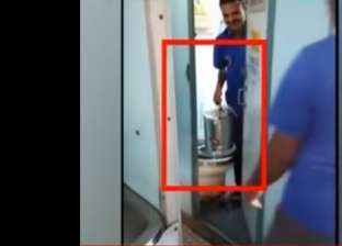 بالفيديو| القبض على بائع يصنع الشاي من "ماء المرحاض"