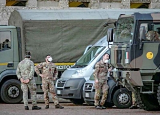 إيطاليا تأمر الجيش بنقل جثث ضحايا كورونا بعد تراكمها في بلدة شمالية