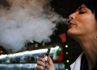 السيجارة الإلكترونية: محظورة عالمياً.. وفى مصر «على الرصيف»