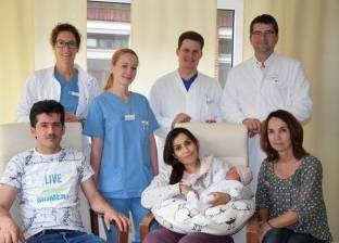 أسرة سورية لاجئة بألمانيا تطلق على مولودتها اسم "ميركل"