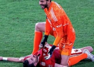 كيف تفاعل لاعبو الأهلي مع سقوط محمود متولي في نهاية مباراة السوبر؟
