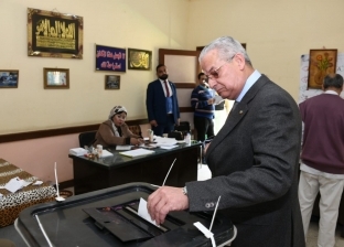 رئيس المقاولون العرب يدلي بصوته في الاستفتاء على التعديلات الدستورية