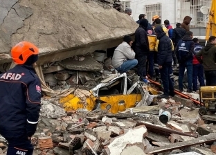 عاجل.. زلزال جديد أكثر عنفاً يضرب وسط تركيا والآلاف يهربون للشوارع