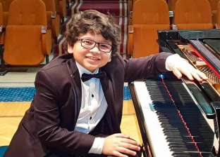 مازن 11 عاما بأنامل «بيتهوفن وشوبرت».. حصد جائزة «المبدع الصغير» في عزف البيانو