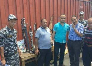 جمارك الإسكندرية تحبط محاولة تهريب مسدس وبندقية وأسحلة بيضاء