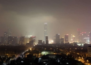 كائن غامض يترك ضوءا غير عادي وراءه في سماء الصين