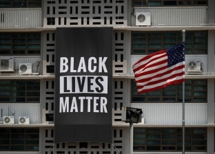 سفارة أمريكا في سول تؤيد الاحتجاجات بلافتة "حياة السود مهمة"