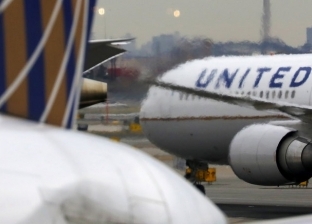 رحلة طيران أمريكية تغير مسارها بسبب مسافر رفض وجبة الطعام