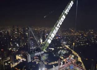 بالفيديو| مصور يلتقط مقطع لأطول برج في العالم.."ارتفاعه 492 مترا"