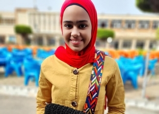 أصغر صانعة «كروشية» ببورسعيد.. «أروى» 12 عاما: تصنع حقائب بجودة عالية