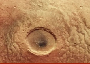 صورة جديدة مثيرة للرعب من المريخ.. حفرة مخيفة تشبه عين ضخمة
