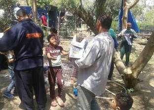توزيع عصائر وهدايا على رواد المتنزهات في شم النسيم بالخانكة