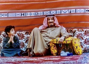 صورة نادرة تجمع بين الملك سلمان والأمير سلمان بن سلطان