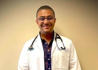 «باسم» طبيب مصري يستخدم «تيك توك» لتوعية الناس ضد مرض السمنة