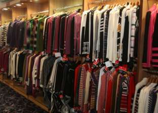 إقبال متوسط على شراء الملابس الشتوية في الإسكندرية.. وتخفيضات تصل إلى 50%