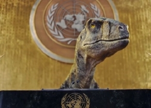 ديناصور يقتحم مقر الأمم المتحدة ويطلق رسالة تحذيرية للجميع