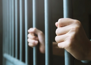 السجن 3 سنوات لمصاب بكورونا تعمد نقل الفيروس للأطباء بالبحرين