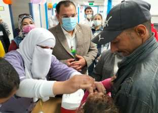 305 فرق طبية تشارك في تطعيم 121 ألف طفل ضد شلل الأطفال بالسويس
