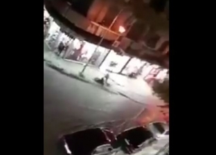 بالفيديو| إنقاذ سيدة جرفتها السيول بأحد شوارع الأردن