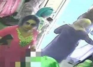 بالفيديو| عصابة نسائية تسرق أموال السيدات بطريقة احترافية