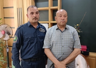 رئيس جامعة المنصورة يكرم فرد أمن إداري ضبط قاتل «نيرة أشرف»
