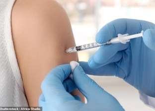 مسؤول أمريكي يعلن اختبار أول جرعة تجريبية للقاح كورونا اليوم