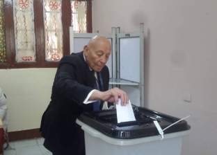 رئيس "القومي لحقوق الإنسان" يدلي بصوته في "استفتاء الدستور"