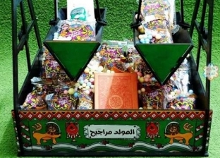 «مرجيحة وعروسة الصندوق».. آخر تقاليع «محمد» وشقيقته في هدايا المولد النبوي