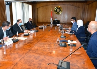 وزيرة التجارة تبحث مع "سامسونج مصر" خطط الشركة لزيادة استثماراتها