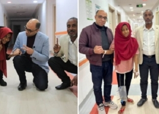 طبيب مصري ينقذ حياة فتاة سودانية بجراحة نادرة في العمود الفقري
