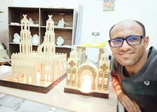 «ميلاد» يصنع مجسمات خشبية للمساجد والكنائس: أسرة واحدة في نفس الوطن