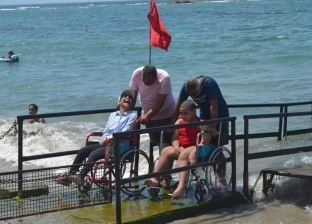 محافظ الإسكندرية: شاطئ ذوي الهمم أتاح لهم الاستمتاع بالمياه كالأصحاء